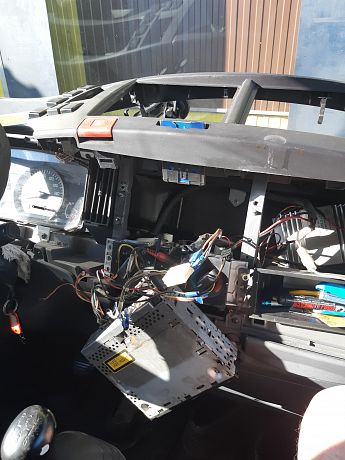 ISUZU NMR 85H